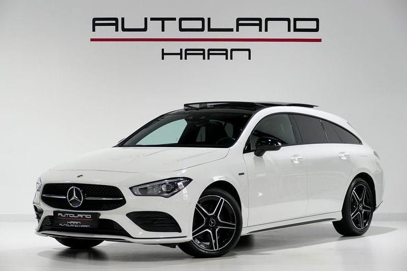 Polarweiss Gebraucht 2020 Mercedes CLA250 AMG line Limousine | 25.950 € (Fairer Preis) - Bild 1/4