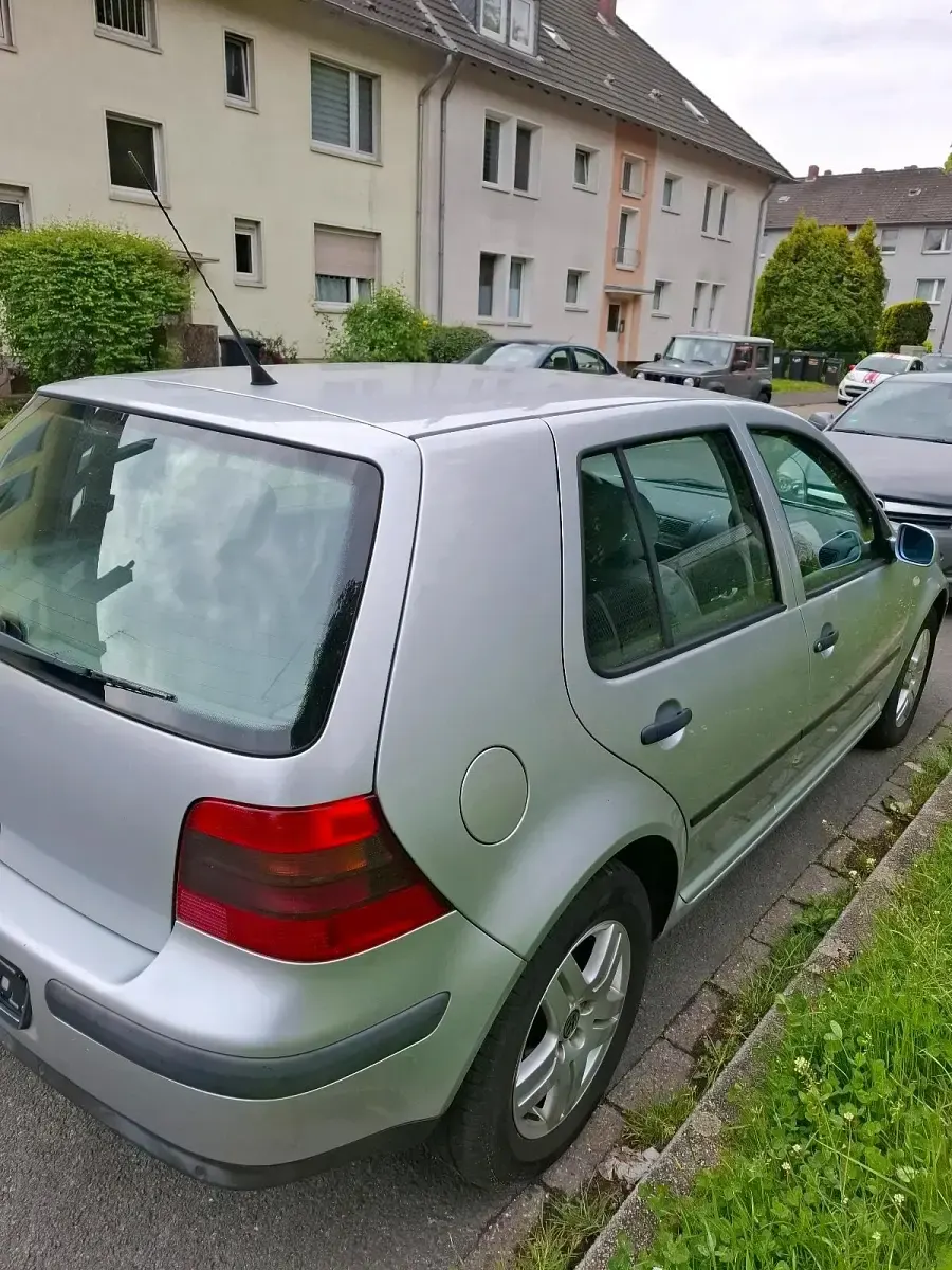 Gebraucht VW Golf IV Edition 105 PS (77 kW) 2001 Silber Limousine