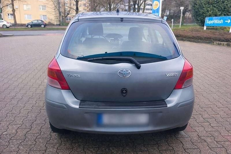 Gebraucht Toyota Yaris Basis 69 PS (50 kW) 2010 Kleinwagen