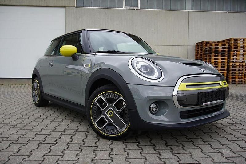 Moonwalk grey (metallic) Gebraucht 2020 Mini Cooper SE Kleinwagen | 14.500 € (Guter Preis) - Bild 1/4