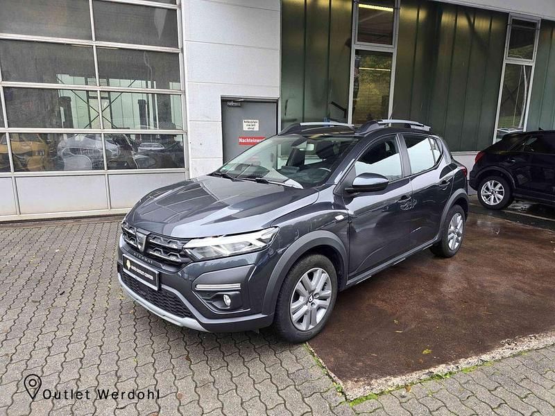 Grau Gebraucht 2022 Dacia Sandero Comfort Kleinwagen | 12.980 € (Fairer Preis) - Bild 1/4