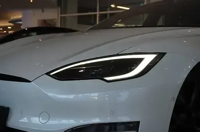 Used Tesla Model S 492 kW (670 HP) 2023 White Hatchback