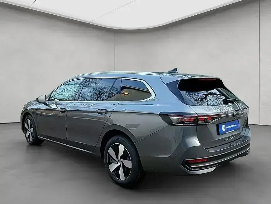Gebraucht VW Passat Business 150 PS (110 kW) 2025 Grau Kombi