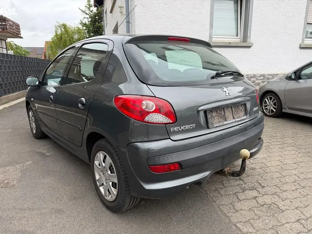 Gebraucht Peugeot 206 73 PS (53 kW) 2012 Grau Limousine