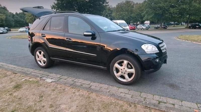 Schwarz Gebraucht 2006 Mercedes 280 SUV | 6.000 € (Fairer Preis) - Bild 1/4