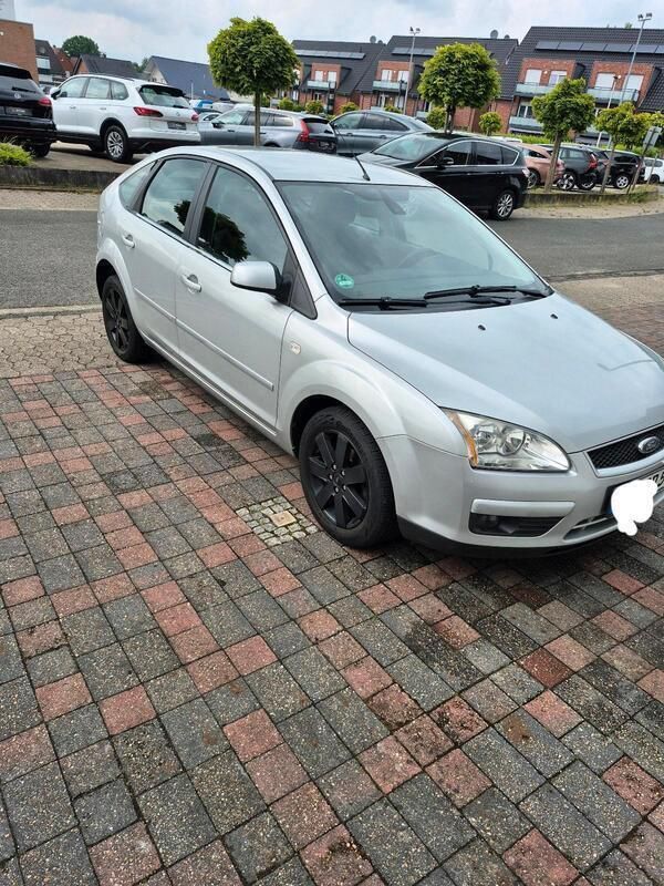Silber Gebraucht 2007 Ford Focus Limousine | 2.599 € (Fairer Preis) - Bild 1/4