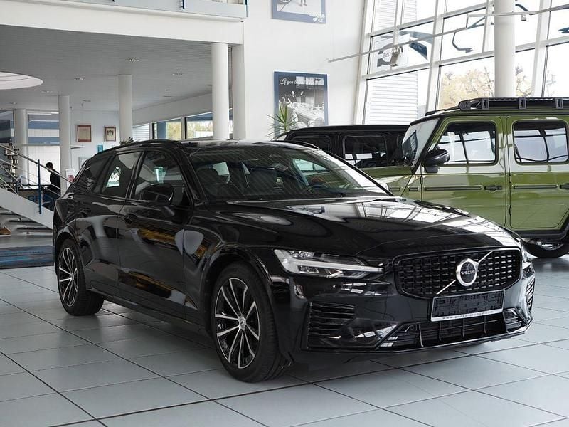 Gebraucht Volvo V60 Plus 253 PS (186 kW) 2024 Schwarz Kombi