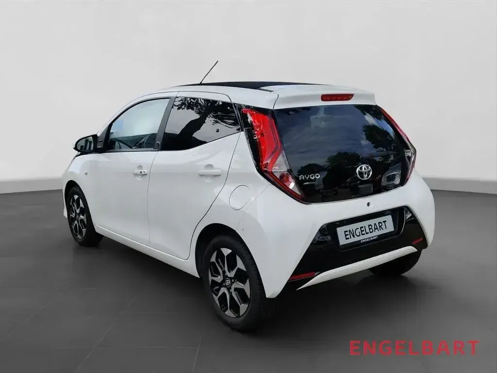 Gebraucht Toyota Aygo X-play 72 PS (52 kW) 2021 Weiss Kleinwagen