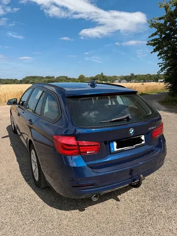 Gebraucht BMW 318 Advantage 150 PS (110 kW) 2018 Blau Kombi