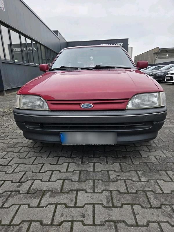 Gebraucht Ford Escort 75 PS (55 kW) 1992 Rot Kleinwagen
