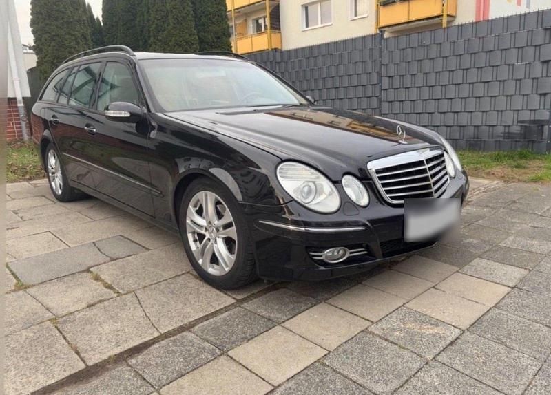 Gebraucht Mercedes E240 177 PS (130 kW) 2004 Schwarz Kombi