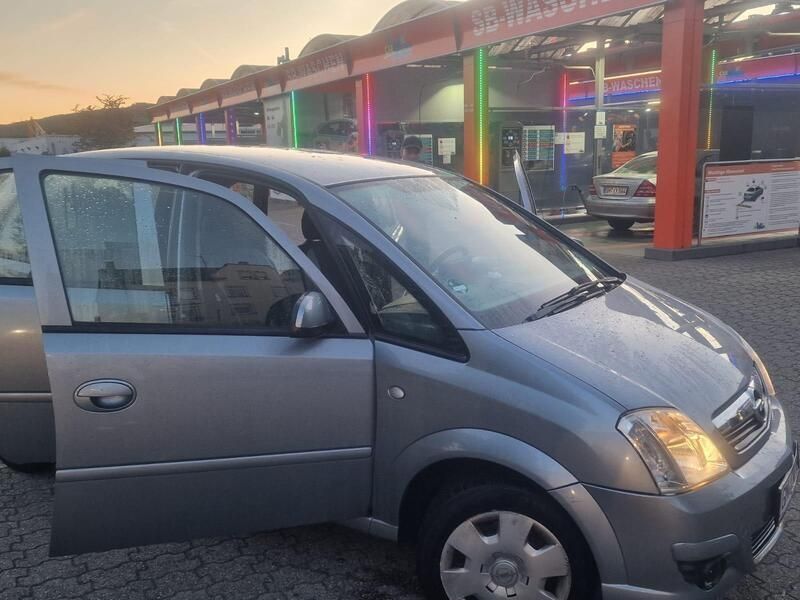Grau Gebraucht 2006 Opel Meriva Van / Kleinbus | 3.500 € (Etwas zu teuer) - Bild 1/4