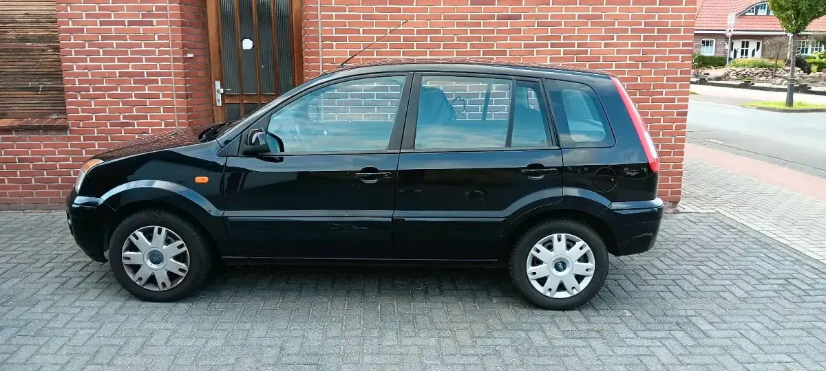 Gebraucht Ford Fusion 80 PS (58 kW) 2011 Schwarz Kleinwagen