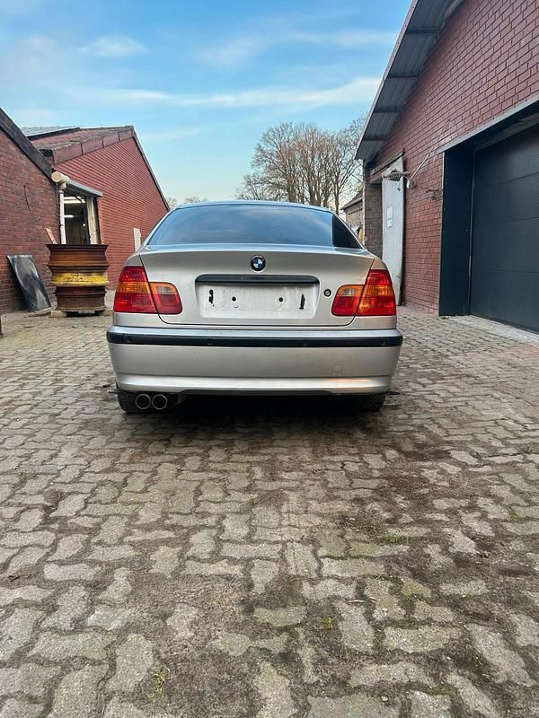 Gebraucht BMW 318 143 PS (105 kW) 2004 Silber Limousine