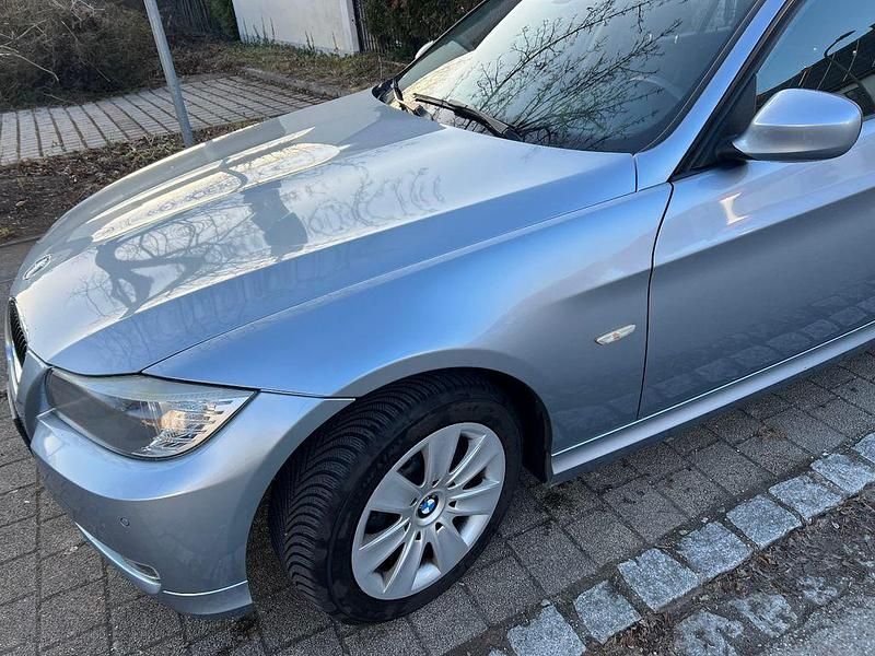 Gebraucht BMW 318 143 PS (105 kW) 2012 Blau Kombi
