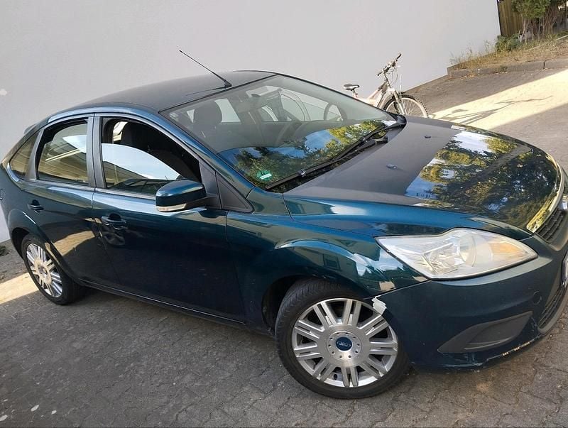 Grün Gebraucht 2008 Ford Focus Limousine | 600 € - Bild 1/4