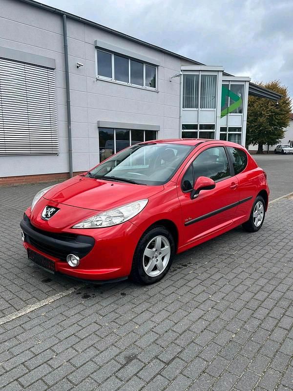 Gebraucht Peugeot 207 75 PS (55 kW) 2009 Rot Kleinwagen