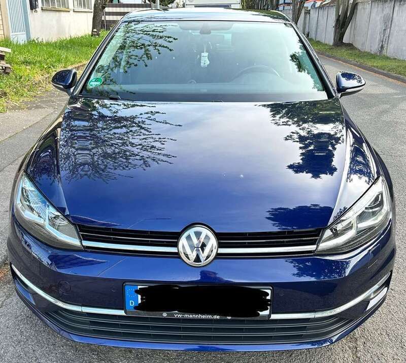 Blau Gebraucht 2018 VW Golf VII Sound Kleinwagen | 11.300 € (Guter Preis) - Bild 1/4