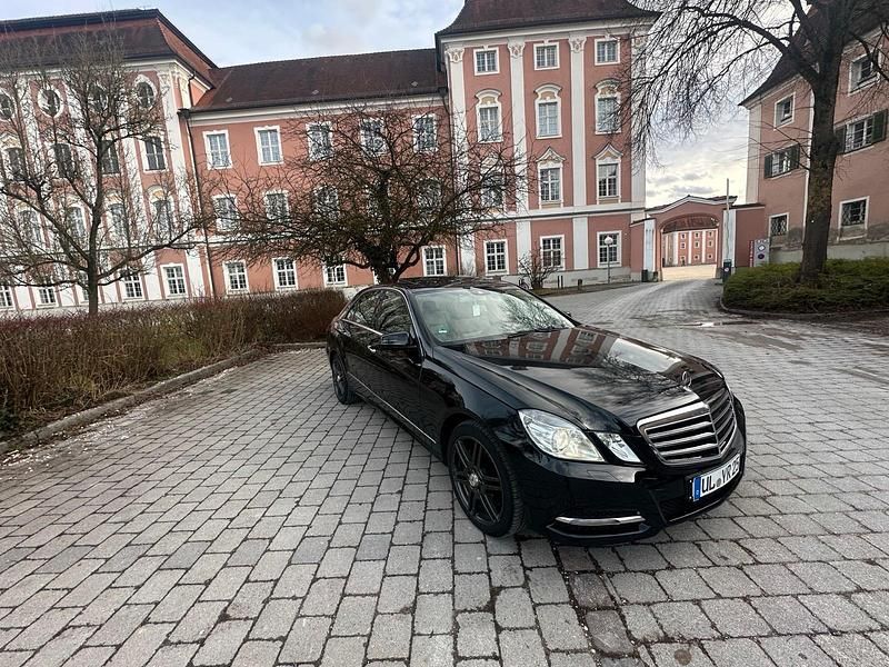 Gebraucht Mercedes E500 Exclusive 388 PS (285 kW) 2010 Schwarz Limousine
