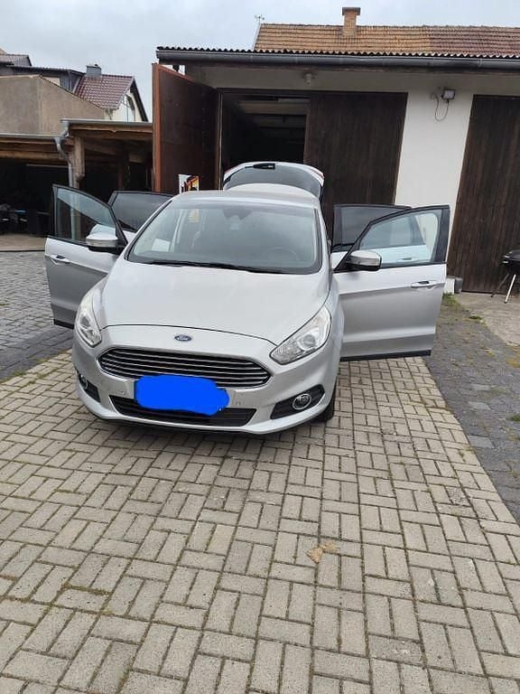 Silber Gebraucht 2016 Ford S-MAX S Van / Kleinbus | 10.000 € (Guter Preis) - Bild 1/4