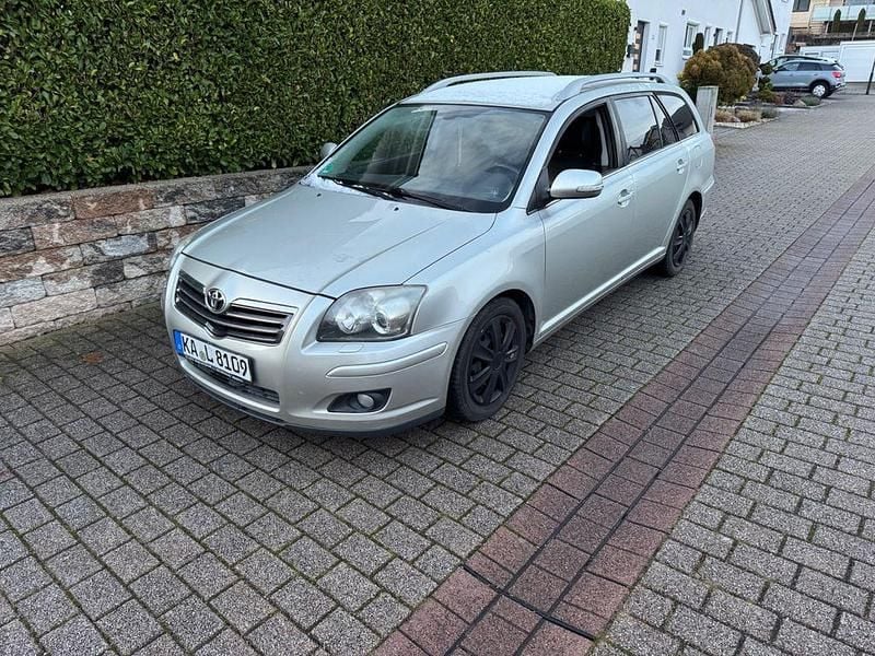 Gebraucht Toyota Avensis Sol 147 PS (108 kW) 2007 Gold Kombi