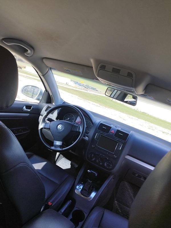 Gebraucht VW Jetta 140 PS (102 kW) 2009 Silber Limousine