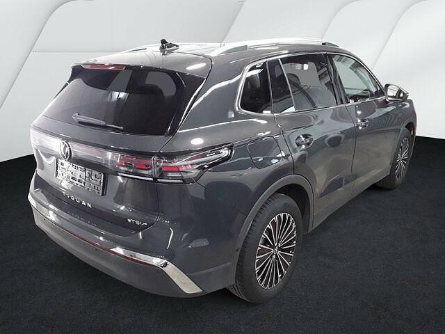 Gebraucht VW Tiguan Pro 150 PS (110 kW) 2024 Grau (uranograu) SUV
