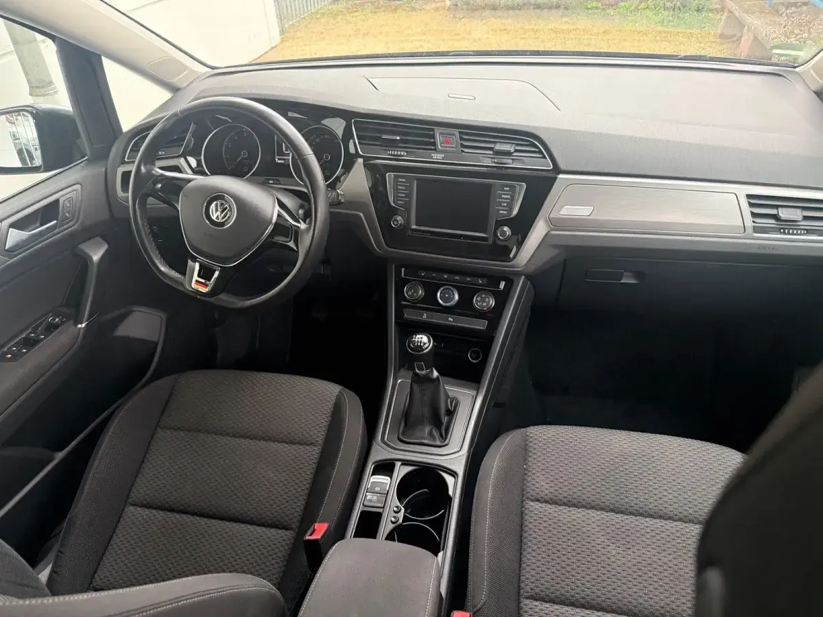 Gebraucht VW Touran Comfortline 110 PS (80 kW) 2017 Grau Van / Kleinbus