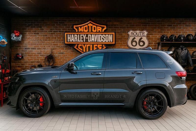 Grau Gebraucht 2017 Jeep Grand Cherokee SRT SUV | 69.500 € - Bild 1/4