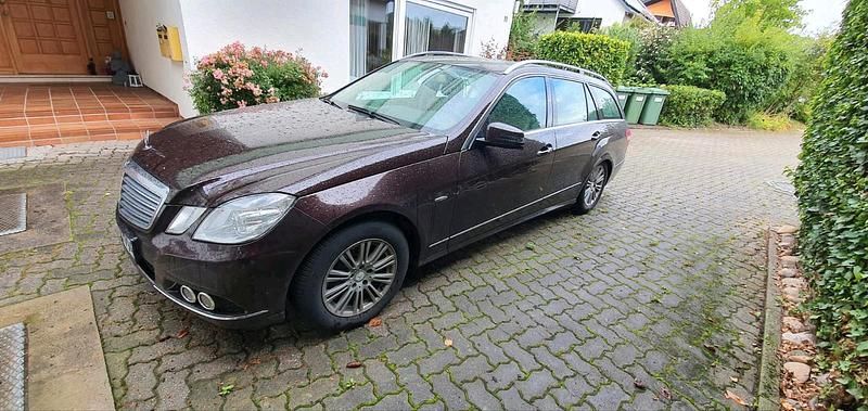 Gebraucht Mercedes E200 136 PS (100 kW) 2011 Braun Kombi