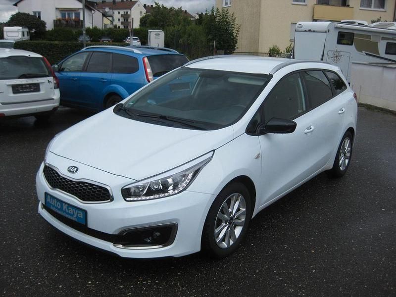 Weiß Gebraucht 2018 Kia Ceed Sportswagon Edition 7 Kombi | 6.990 € (Fairer Preis) - Bild 1/4