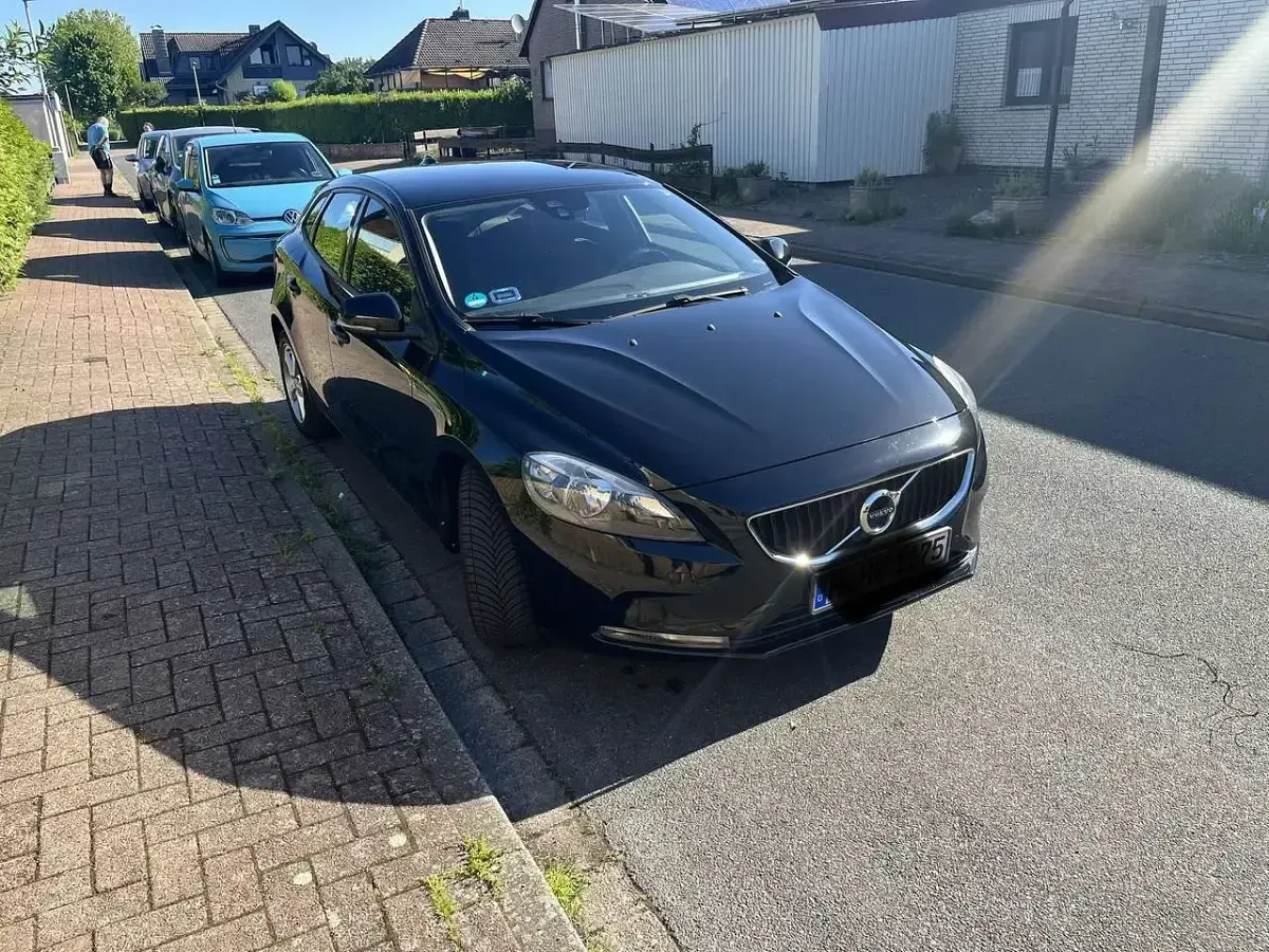 Gebraucht Volvo V40 Kinetic 120 PS (88 kW) 2016 Schwarz Limousine