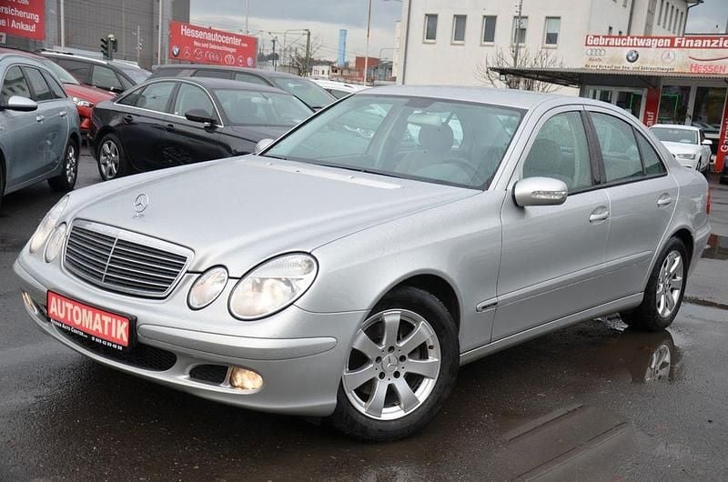 Silber Gebraucht 2004 Mercedes E280 Classic Limousine | 11.900 € - Bild 1/4