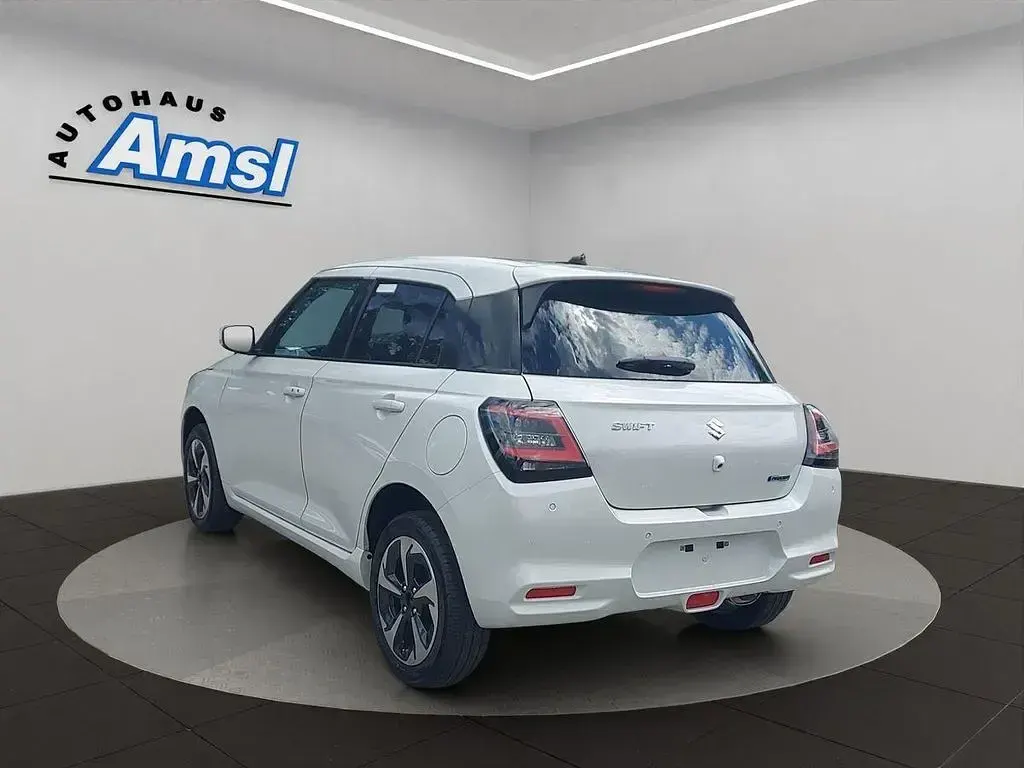 Gebraucht Suzuki Swift Comfort+ 83 PS (61 kW) 2026 Pure white pearl pearl Kleinwagen
