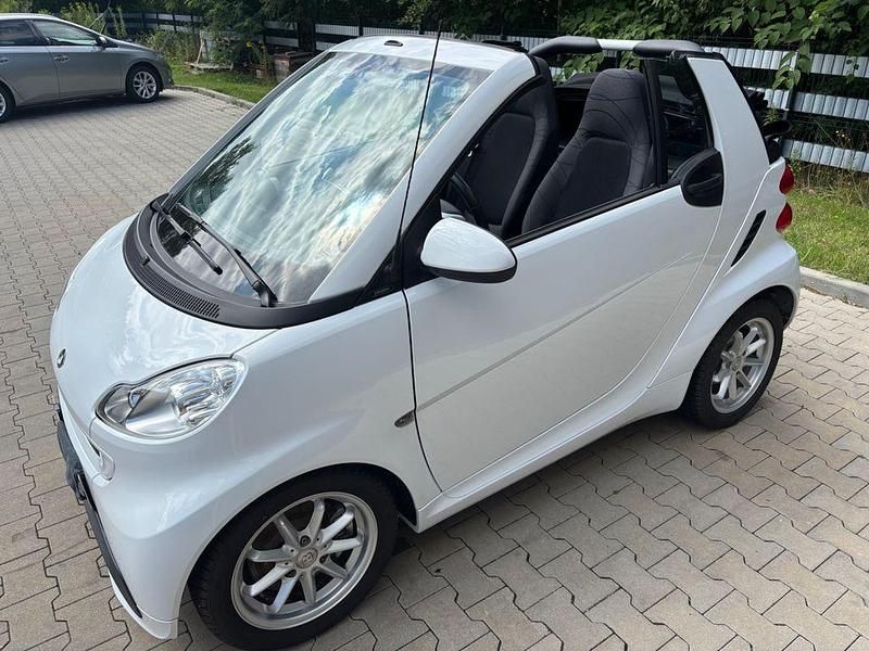 Weiß Gebraucht 2011 Smart ForTwo Cabrio Cabrio | 6.850 € (Fairer Preis) - Bild 1/4
