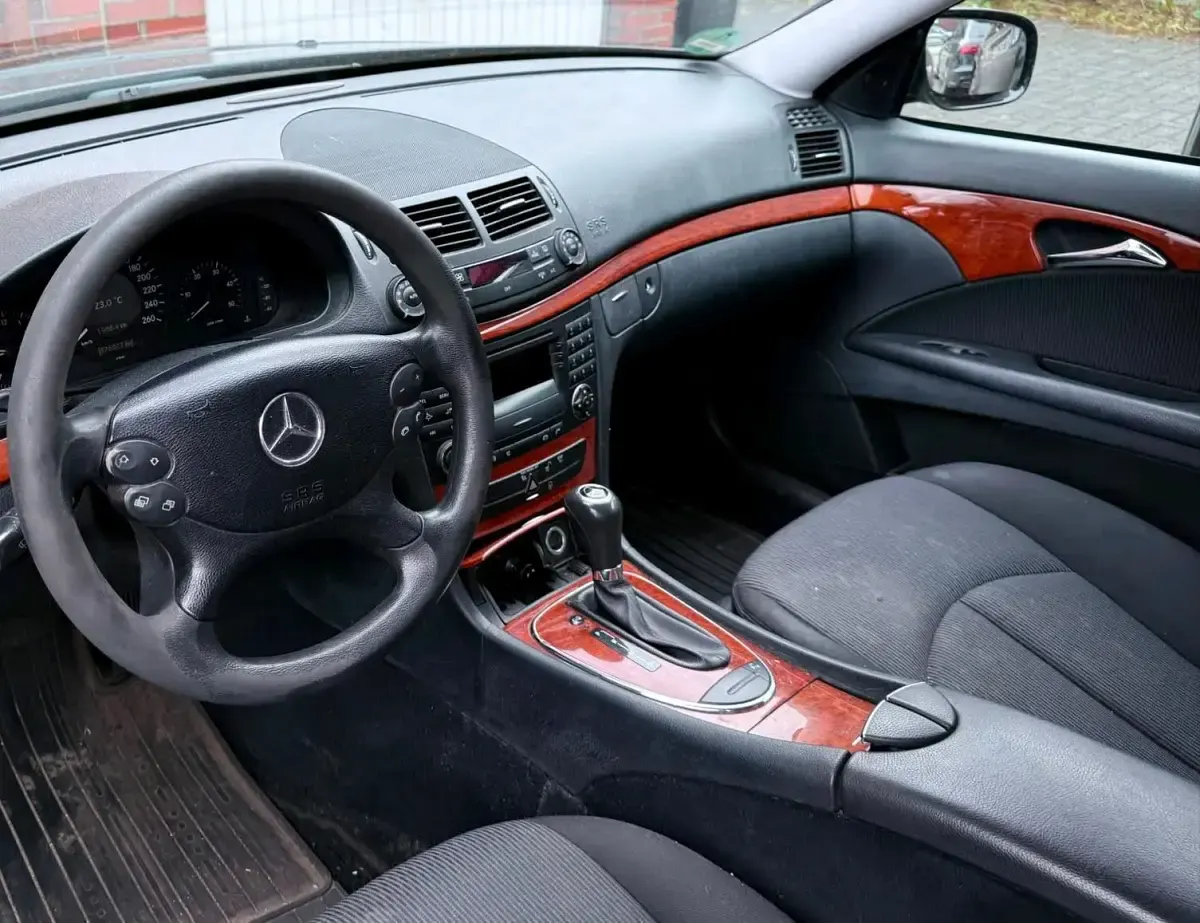 Gebraucht Mercedes E220 170 PS (125 kW) 2007 Schwarz Kombi