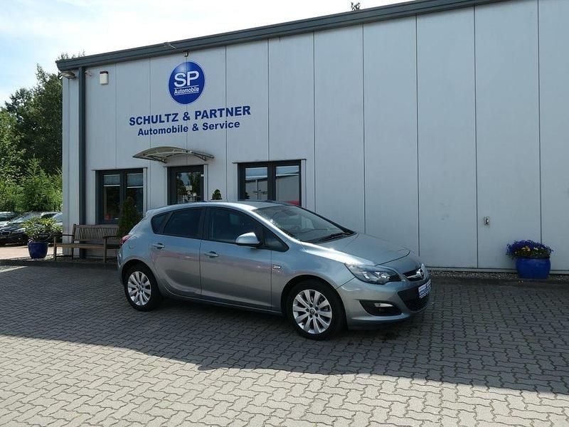 Silber Gebraucht 2015 Opel Astra Style Limousine | 6.990 € (Superpreis) - Bild 1/4