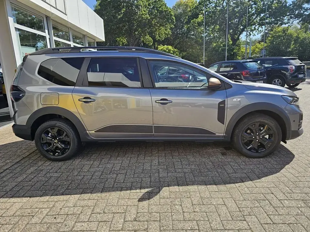 Neu Dacia Jogger Extreme 122 PS (89 kW) 2026 Grau Van / Kleinbus