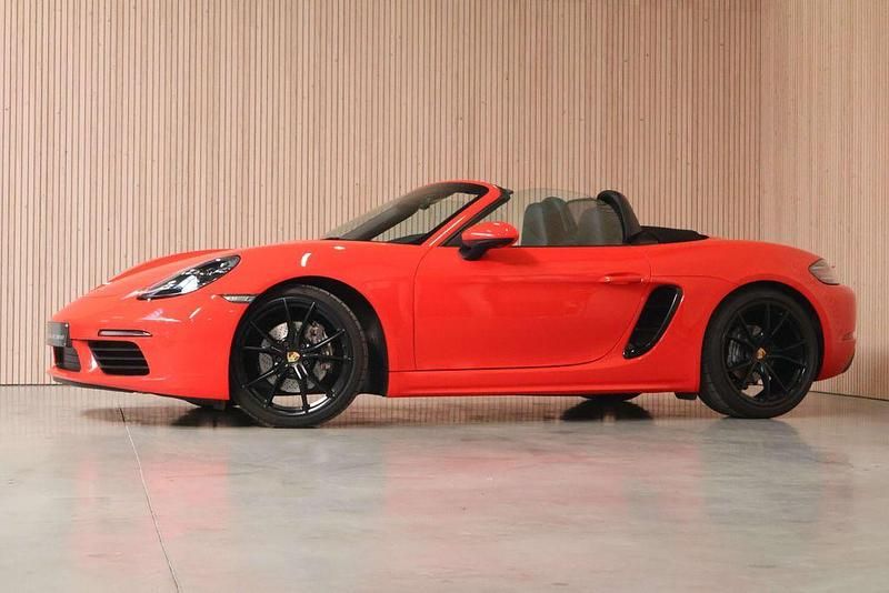 Rot Gebraucht 2017 Porsche 718 Boxster Cabrio | 53.990 € (Fairer Preis) - Bild 1/4