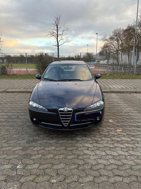 Gebraucht Alfa Romeo 147 105 PS (77 kW) 2008 Schwarz Kleinwagen