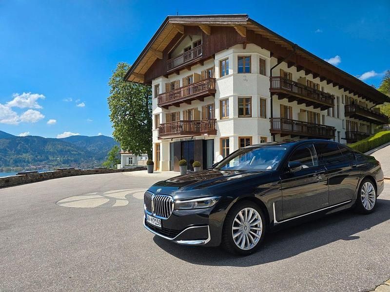 Schwarz Gebraucht 2019 BMW 750 Limousine | 49.986 € (Guter Preis) - Bild 1/4