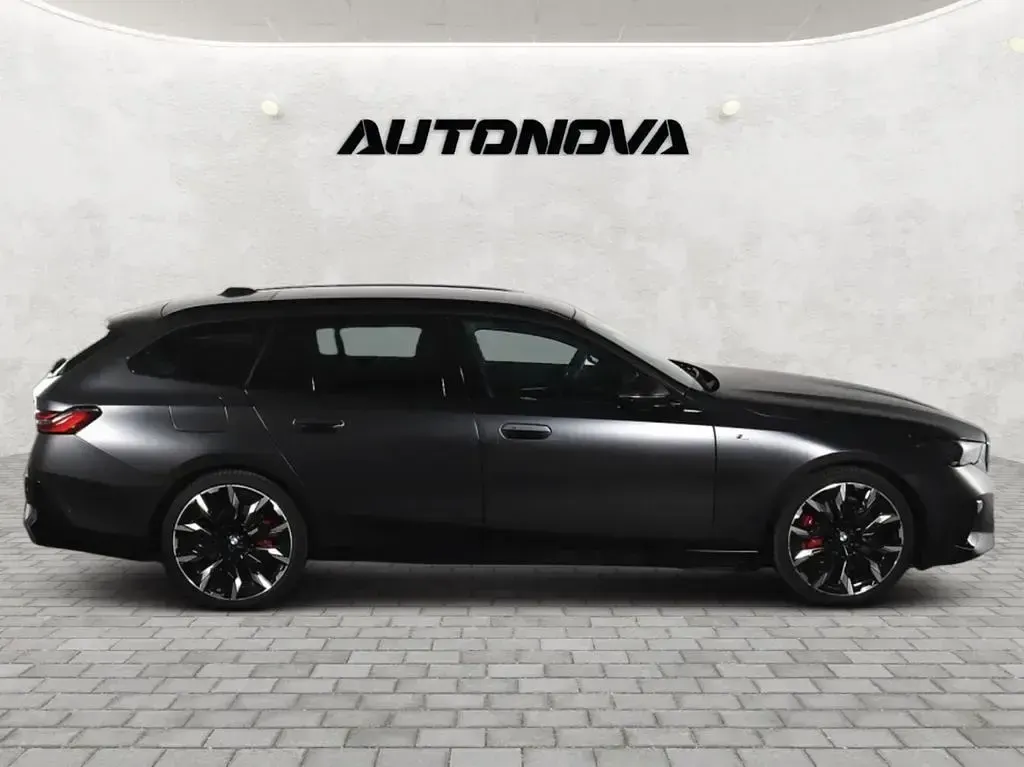 Gebraucht BMW 540 M Sport 303 PS (222 kW) 2025 Grau Kombi