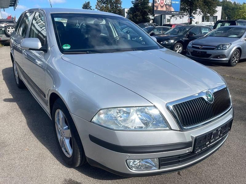 Silber Gebraucht 2005 Skoda Octavia Elegance Kombi | 6.000 € (Teuer) - Bild 1/4