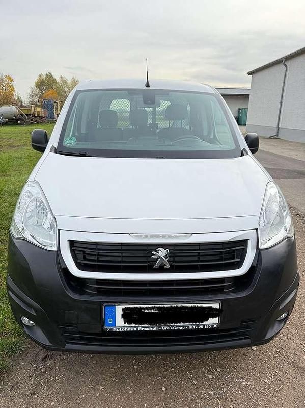Weiß Gebraucht 2015 Peugeot Partner S Van | 8.299 € (Fairer Preis) - Bild 1/4