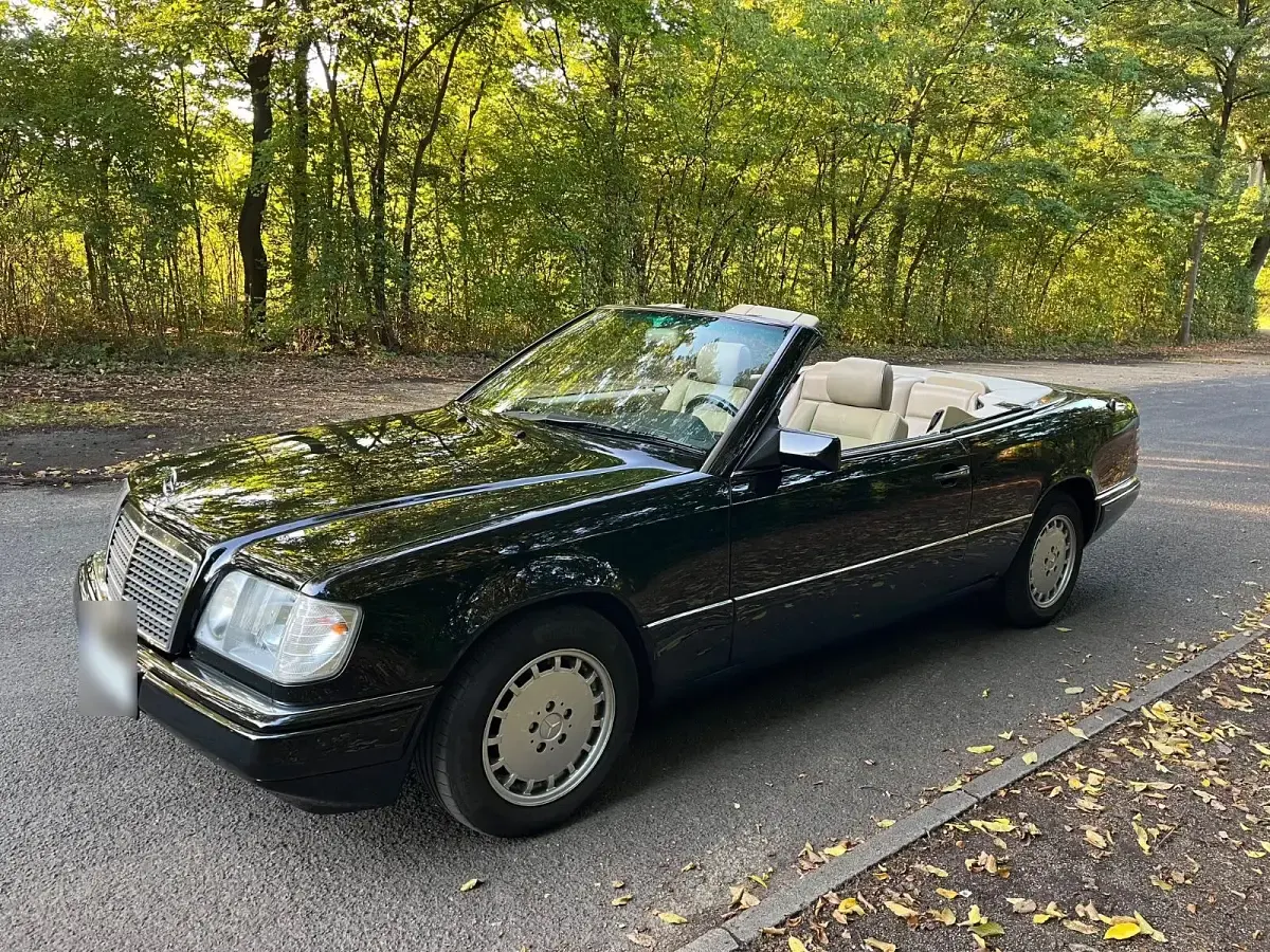 Gebraucht Mercedes E220 149 PS (109 kW) 1995 Schwarz Cabrio