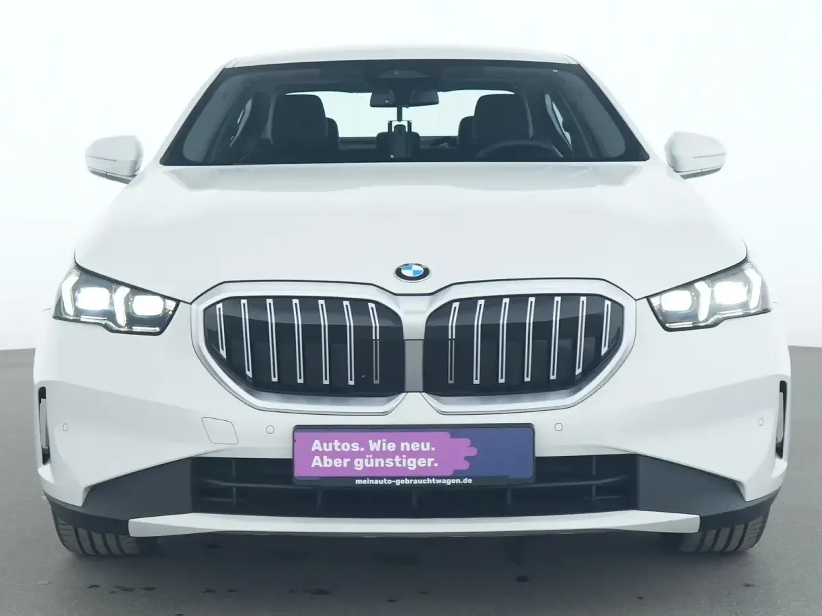 Gebraucht BMW 520 Sport Line 190 PS (139 kW) 2025 Alpinweiss Limousine