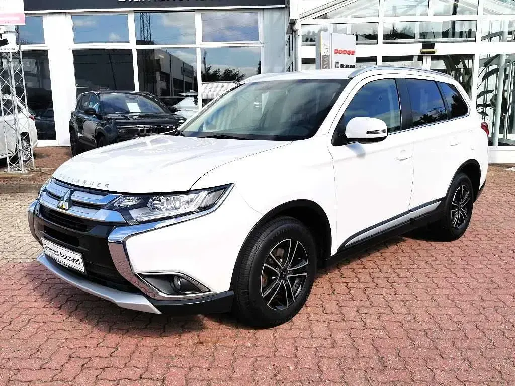 Gebraucht Mitsubishi Outlander Edition 150 PS (110 kW) 2017 Weiß SUV