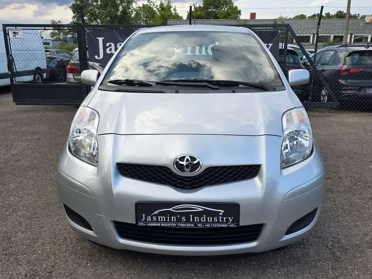 Gebraucht Toyota Yaris Cool 101 PS (74 kW) 2010 Silver mica metallic Kleinwagen