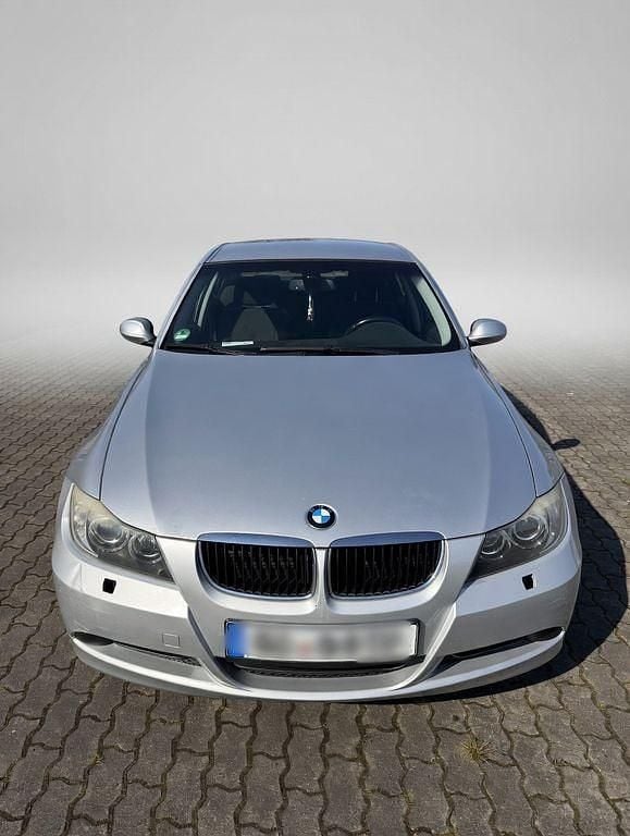 Gebraucht BMW 318 143 PS (105 kW) 2008 Silber Limousine