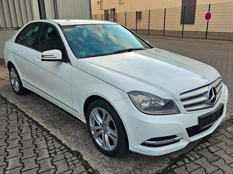 Gebraucht Mercedes C180 Avantgarde 156 PS (114 kW) 2013 Weiß Limousine